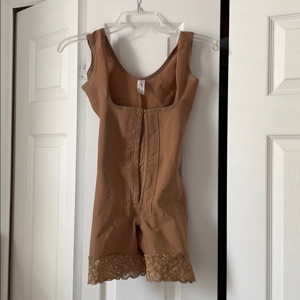 Nude corset Like New